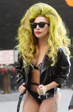 Lady Gaga, Roseland Ballroom 'da Residency 'de Lady Gaga için gelenler, Roseland Ballroom, New York, NY Nisan 2, 2014. Fotoğraf: Kristin Callahan/Everett Collection