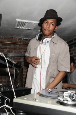 Nick Cannon, Konuk D.J., Bamboo Restaurant ve Nteclub, East Hampton dışarı ve hakkında ünlü candids Hamptons içinde-Cts, Long Island, NY Temmuz 3, 2010. Fotoğraf: Rob Rich/Everett Collection