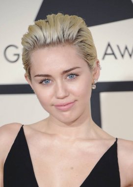 !!! Birleşik Krallık Out !!!, Miley Cyrus 57 Yıllık Grammy Ödülleri için gelenler 2015 - Arrivals Bölüm 1, Staples Center, Los Angeles, Ca Şubat 8, 2015. Fotoğraf: Charlie Williams / Everett Koleksiyonu