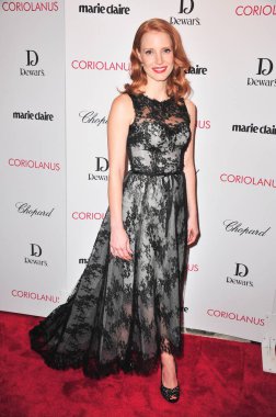Jessica Chastain (Bir Monique Lhuillier elbise giyiyor) Coriolanus Premiere için gelenler, Paris Tiyatrosu, New York, Ny Ocak 17, 2012. Fotoğraf: Gregorio T. Binuya / Everett Koleksiyonu