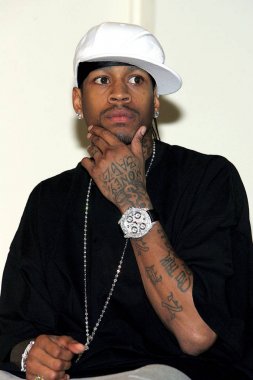 Allen ıyson 'da RBK Allen Ayiverson 'a cevap IX basketbol ayakkabısı lansmanı, Canal oda, New York, NY, 17 Ekim 2005. Fotoğraf: Gregorio Binuya/Everett Collection