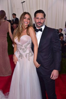 Sofia Vergara, Joe Manganiello için gelenler ''Çin: Looking Glass aracılığıyla'' Açılış Gecesi Met Gala - Bölüm 2, Metropolitan Sanat Müzesi Kostüm Enstitüsü, New York, Ny Mayıs 4, 2015. Fotoğraf: Gregorio T. Binuya / Everett Koleksiyonu