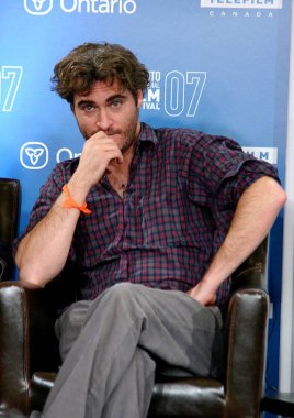 Joaquin Phoenix 32 Yıllık Toronto Uluslararası Film Festivali'nde Rezervasyon Yolu Basın Toplantısı için basın toplantısında, Sutton Place Hotel, Toronto, Kanada, On, Eylül 12, 2007. Fotoğraf: Myra /Everett Collection