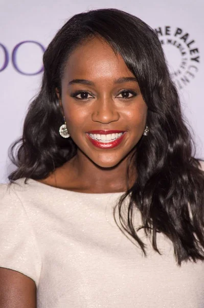 Aja Naomi King 在帕莱利尼到达 一个晚上与演员如何摆脱谋杀 帕利媒体中心 2015年11月12日 照片来源 史蒂文 费德曼 — 图库照片