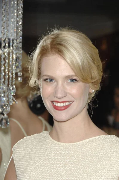 Januari Jones Vid Ankomster För Den Årliga Kostym Designers Guild — Stockfoto