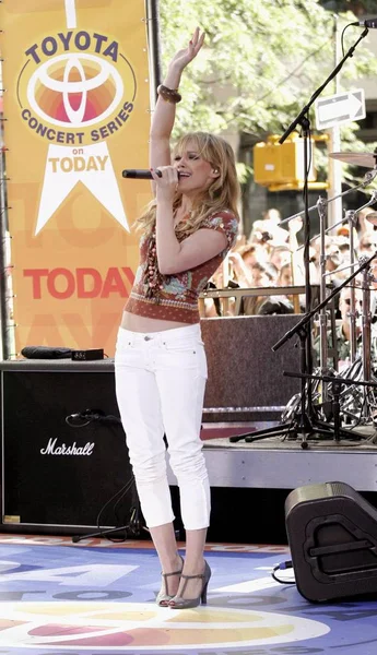 Hilary Duff Sur Scène Pour Nbc Today Show Concert Series — Photo