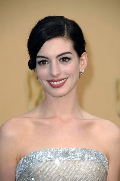 Anne Hathaway Érkezések Alatt 1St Éves Oscar Díj Érkezések Kodak — Stock Fotó