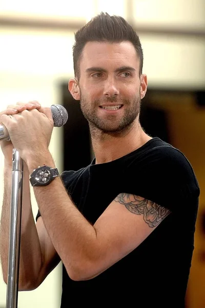 Adam Levine Locatie Voor Maroon Voert Nbc Vandaag Show Concert — Stockfoto