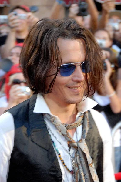 Johnny Depp Sosirile Pentru Pirates Caribbean Worlds End Premiere Disneyland — Fotografie, imagine de stoc