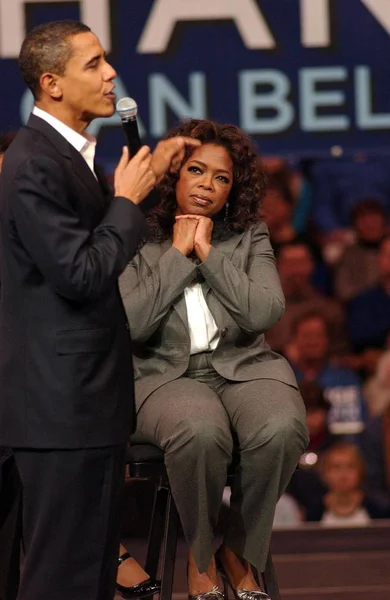 Barack Obama Oprah Winfrey Asistiendo Mitin Campaña Barack Obama Para —  Fotos de Stock