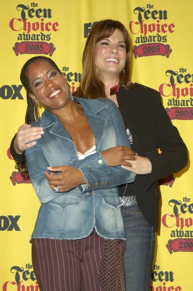 Регина Кинг Сандра Буллок Пресс Центре Премии 2005 Teen Choice — стоковое фото