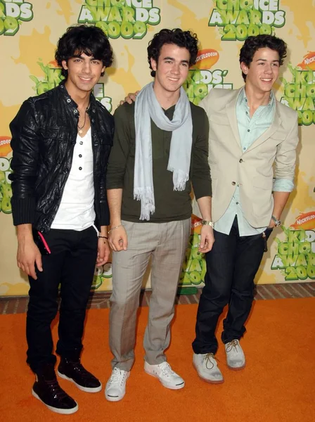 Jonas Brothers Agli Arrivi 22Esimo Premio Annuale Kids Choice Awards — Foto Stock