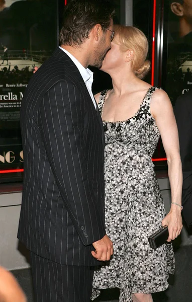 Russell Crowe Renee Zellweger Arrivals Cinderella Man Premiere Loews Lincoln — Foto de Stock