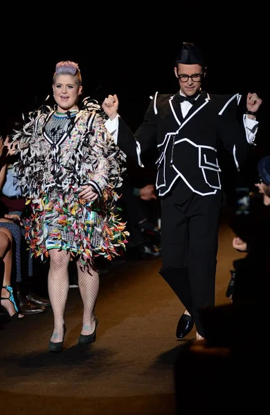 Kelly Osbourne Brad Goreski Landingsbaan Voor Fashion Relief 2015 Fall — Stockfoto