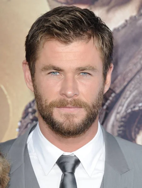 Chris Hemsworth Chegadas Para Huntsman Winter War Premiere Regency Westwood — Fotografia de Stock