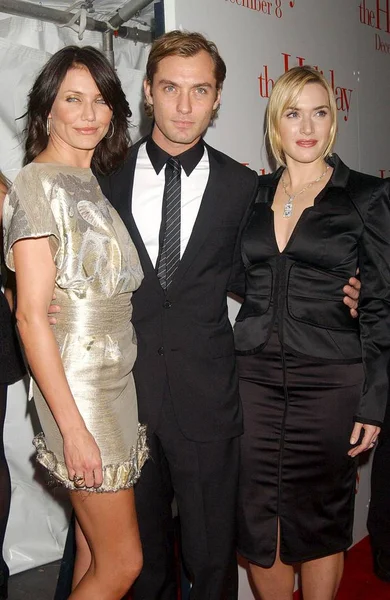 Cameron Diaz Mengenakan Gaun Zac Posen Jude Law Kate Winslet — Stok Foto