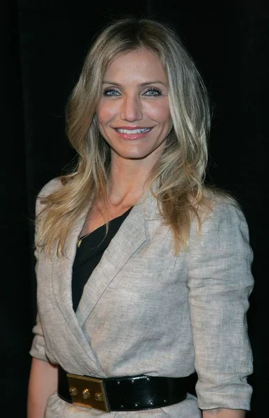 Cameron Diaz Con Una Chaqueta Elizabeth James Una Aparición Pública — Foto de Stock