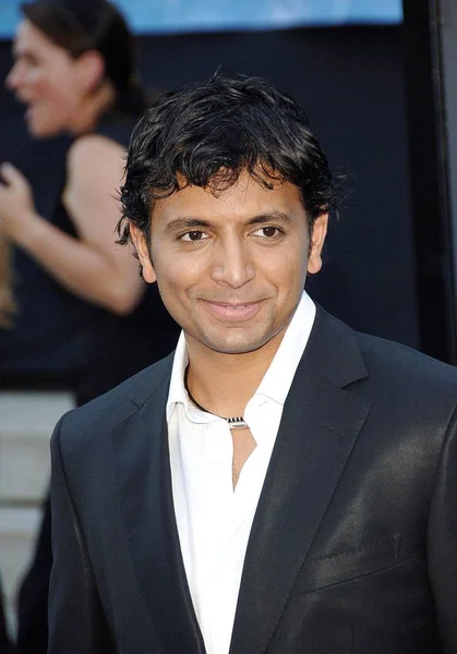 Night Shyamalan Przy Przyjazdów Lady Water Premiere Ziegfeld Theatre Nowy — Zdjęcie stockowe