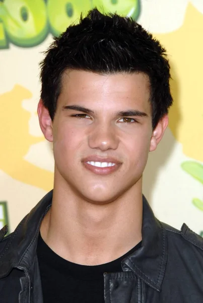 Taylor Lautner Chegadas Para 22Nd Annual Kids Choice Awards Nickelodeon — Fotografia de Stock
