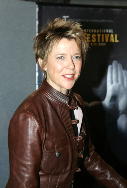 Annette Bening inside for MRS. HARRIS Press Conference at Toronto Film Festival, Sutton Place Hotel, Toronto, ON, September 17, 2005. Photo by: Malcolm Taylor/Everett Collection