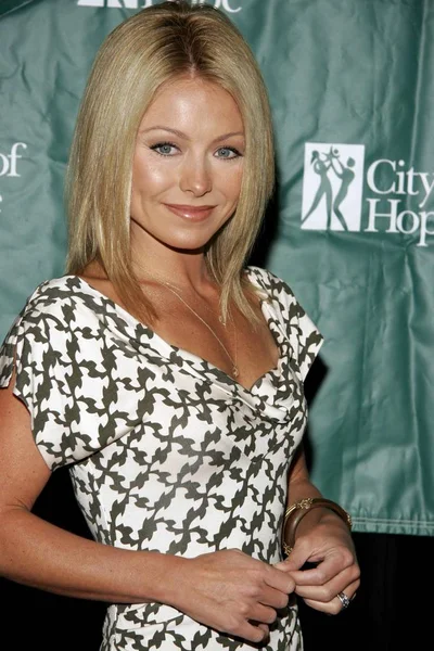 Kelly Ripa Las Llegadas City Hope 2005 Spirit Life Luncheon — Foto de Stock