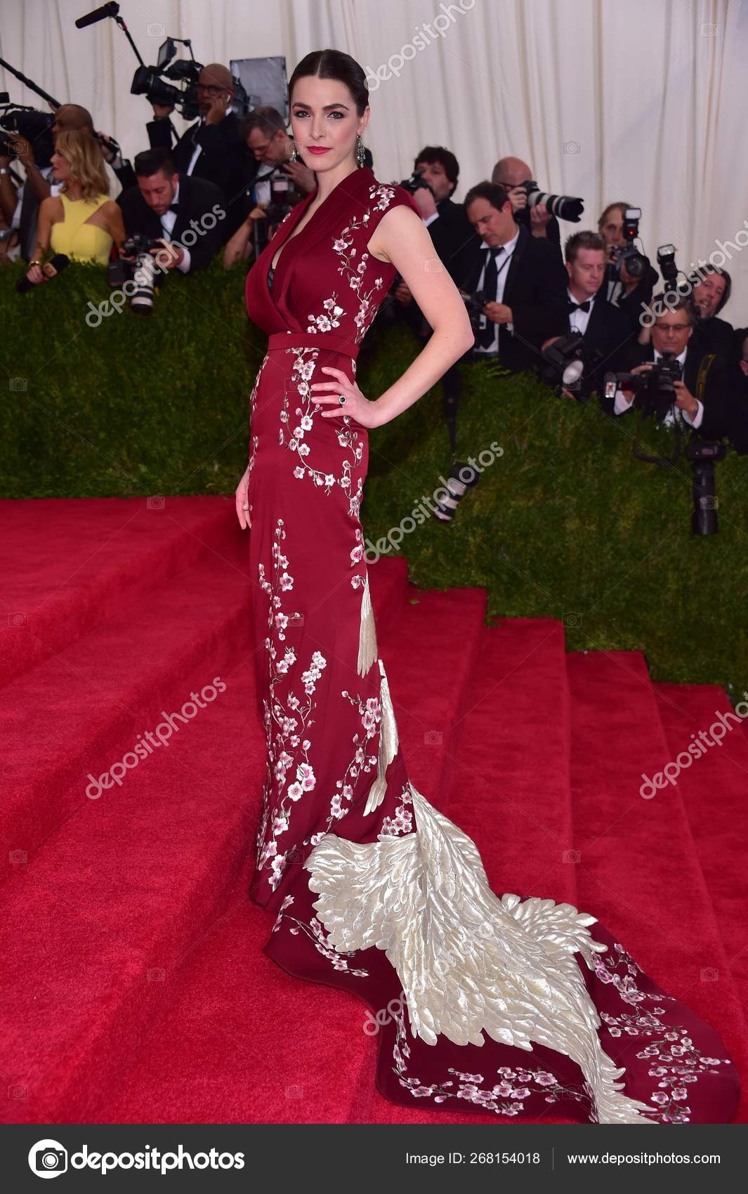 Red Carpet Dress Mcqueen Event Gala Red Carpet Dresses Savage - Main Image