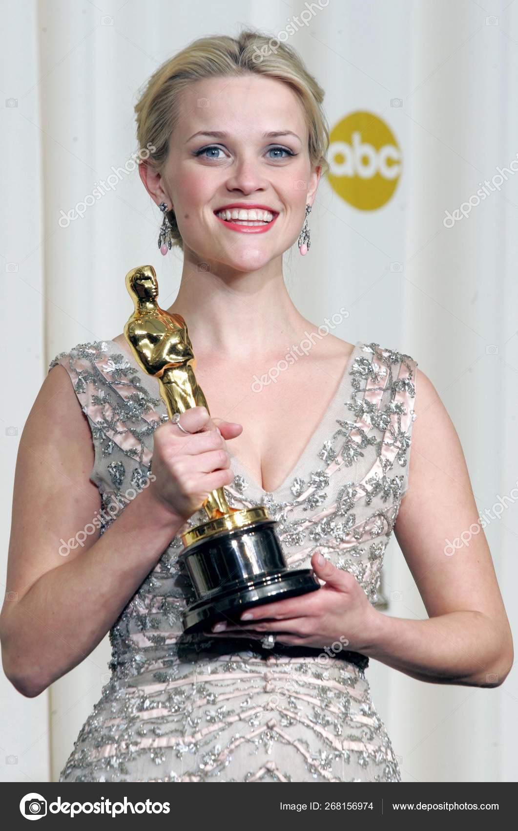 Reese Witherspoon Wearing 1955 Christian Dior Dress Press Room Oscars —  Stock Editorial Photo © everett225 #268156974, image size:1061x1700