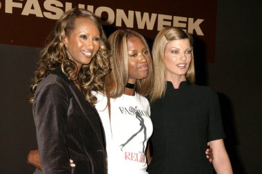 Iman, Naomi Campbell, Linda Evangelista Mac Kozmetik için basın toplantısında Rölyef Hurricane Benefit, Ups Hub Bryant Park Olympus Moda Haftası, New York, Ny, Eylül 13, 2005 de Moda Duyurdu. Fotoğraf: Rob Rich / Everett Koleksiyonu