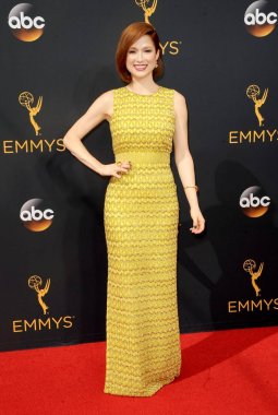 Ellie Kemper (Jenny Packham elbisesi giymiş) 68. yıllık Primetime Emmy Ödülleri 2016-gelenler 1, Microsoft Theater, Los Angeles, CA 18 Eylül 2016 için gelenler. Fotoğraf: Elizabeth Goodenough/Everett Collection