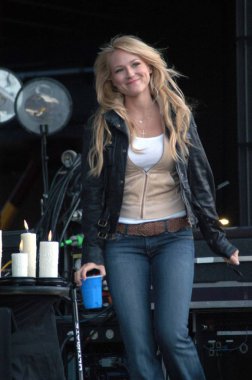 Jewel & Rob Thomas Konseri için sahnede Jewel, Tommy Hilfiger Jones Beach Theater, Wantagh, Ny, Haziran 10, 2006. Fotoğraf: J. Burns / Everett Koleksiyonu