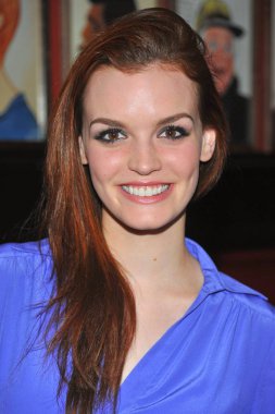 Jennifer Damiano, Spider-Man için katılım karanlık aktörler fon avantajı performans kapatmak için, Sardi ' 's Restaurant, New York, NY Şubat 3, 2011. Fotoğraf: Gregorio T. Binuya/Everett Collection