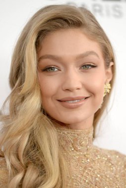 Gigi Hadid 2017 Glamour Yılın Kadınları Ödülleri - Bölüm 2, Kings Theatre, Brooklyn, Ny 13 Kasım 2017 için geliyor. Fotoğraf: Kristin Callahan / Everett Koleksiyonu