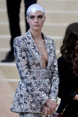Cara Delevingne, Rei Kawakubo & Comme des Garcons Kostüm Enstitüsü Gala - Arrivals 2, Mentropolitan Sanat Müzesi, New York, 1 Mayıs 2017 Fotoğraf: Kristin Callahan / Everett Koleksiyonu