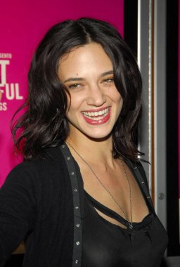 Asya Argento gelen Heart için gelen her şey Premiere, Loews E-Walk ve Imparatorluğu 25 tiyatrolar, New York, NY, Salı, 28 Şubat 2006 üzerinde Deceitful olduğunu. Fotoğraf: Gregorio Binuya/Everett Collection