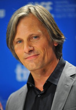 Viggo Mortensen Toronto Uluslararası Film Festivali'nde Tehlikeli Yöntem Basın Toplantısı için basın toplantısında, Tiff Bell Lightbox, Toronto, Eylül'de 10, 2011. Fotoğraf: Gregorio Binuya / Everett Koleksiyonu