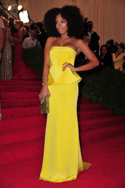 Solange Knowles (Rachel Roy giyen) Schiaparelli ve Prada için gelenler: Imkansız sohbetler-Metropolitan Museum of Art 's 2012 Kostüm Enstitüsü Gala yararı-Bölüm 2, Metropolitan Museum of Art, New York, NY Mayıs 7, 2012. Fotoğraf: Gregori