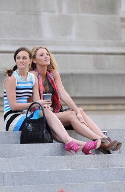 Leighton Meester, Blake Lively Gossip Girl Sezon Üç Çekim manhattan, Upper East Side, New York, Ny Temmuz 13, 2009 için yerde. Fotoğraf: Kristin Callahan / Everett Koleksiyonu