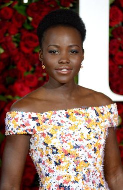 70 yıllık Tony Ödülleri 2016-gelenler 2, Beacon tiyatrosu, New York, NY Haziran 12, 2016 için gelen Lupita Nyong o. Fotoğraf: Kristin Callahan/Everett Collection