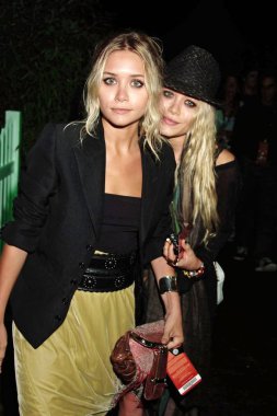 Mary-Kate Olsen, Ashley Olsen James Taylor, Ross Enstitüsü, East Hampton, NY, 10 Ağustos 2007 ile Hampton sosyal konser için katılım. Fotoğraf: Rob Rich/Everett Collection