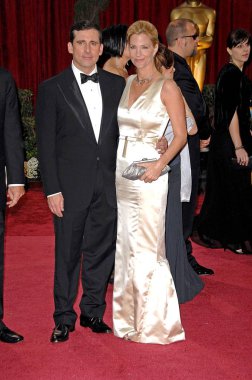 Steve Carell, eşi Nancy Walls kırmızı halı için gelenler-80th yıllık Akademi Ödülleri Oscars töreni, Kodak Tiyatrosu, Los Angeles, CA, 24 Şubat 2008. Fotoğraf: David Longendyke/Everett Collection