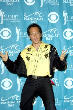 Rob Schneider Academy of Country Müzik Ödülleri, Mandalay Bay Resort & Casino, Las Vegas, NV, 17 Mayıs 2005 için basın odasında. Fotoğraf: Michael Germana/Everett Collection