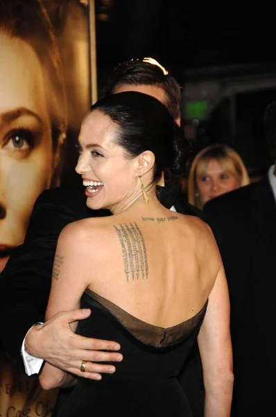 Angelina Jolie Při Příjezdu Los Angeles Premiéra Podivuhodného Případu Benjamina — Stock fotografie