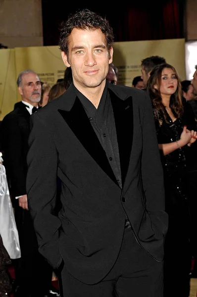 Clive Owen Aux Arrivées Pour Les Oscars 79E Academy Awards — Photo