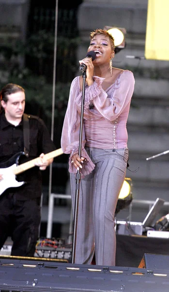 American Idol Fantasia, Bryant Park, New York, Ny, 22 Temmuz 2005 ile Abc Good Morning America Konseriçin sahnede Fantasia