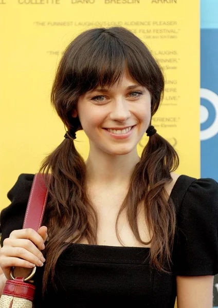 Zooey Deschanel Bei Der Ankunft Für Wenig Miss Sunshine Premiere — Stockfoto