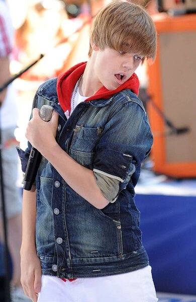 Джастин Бибер на сцене NBC Today Show Concert with Justin Bieber, Rockefeller Plaza, Нью-Йорк, 4 июня 2010
 