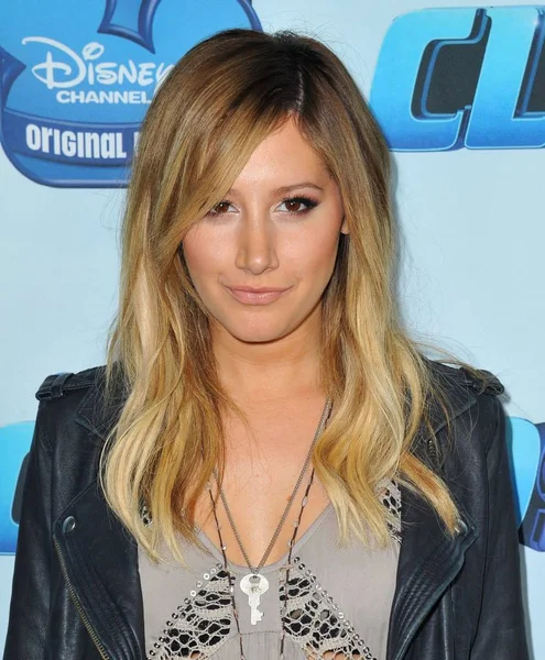 Ashley Tisdale Při Příjezdu Cloud Premiere Burbank Los Angeles Cca — Stock fotografie