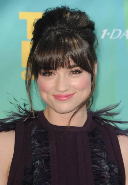 Crystal Reed Bij Aankomsten Voor 2011 Teen Choice Awards Aankomsten — Stockfoto