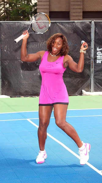 Serena Williams Publicznym Wyglądzie Dla Nike Unveiles 2009 Open Looks — Zdjęcie stockowe