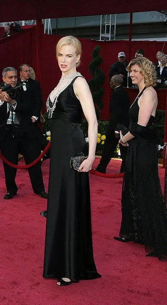 Nicole Kidman Vistiendo Vestido Balenciaga Collar Wren Scott Llevando Embrague — Foto de Stock